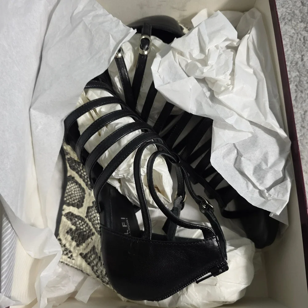 Amalfi Rangoni Black Italian Leather‎ Snakeskin Wedge Gladiator Sandals 9.5M NEW